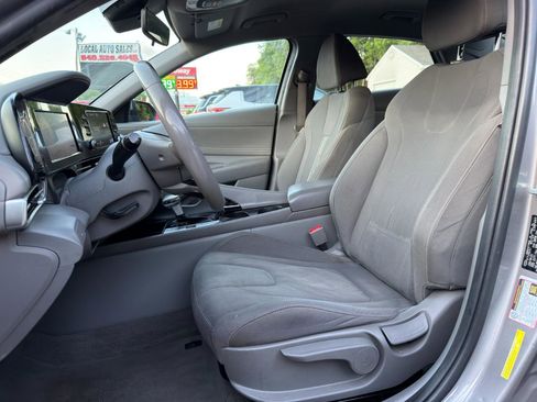 Used 2021 Hyundai Elantra SEL w/ Convenience Package FWD image 9