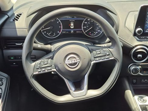 Used 2024 Nissan Sentra SV FWD image 11