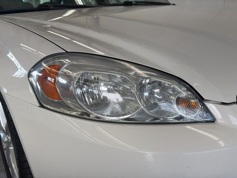 Used 2009 Chevrolet Impala LTZ FWD image 3