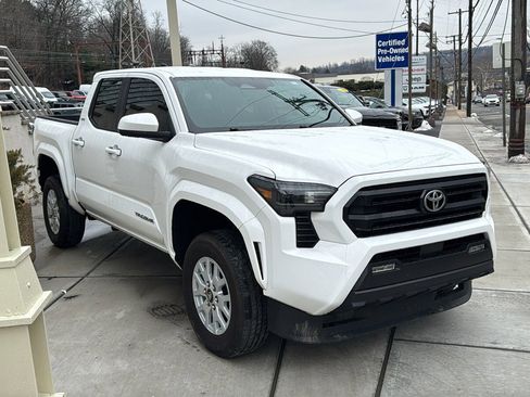 Used 2024 Toyota Tacoma SR5 image 4