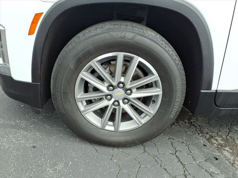 Used 2023 Chevrolet Traverse LT image 9