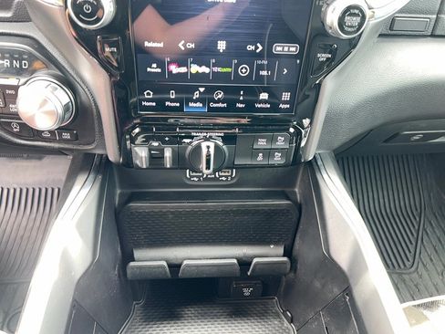 Used 2024 RAM 1500 Laramie AWD/4WD image 20