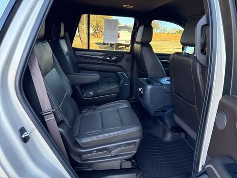 Used 2024 GMC Yukon Denali image 10