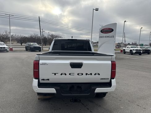 Used 2024 Toyota Tacoma TRD Sport image 4