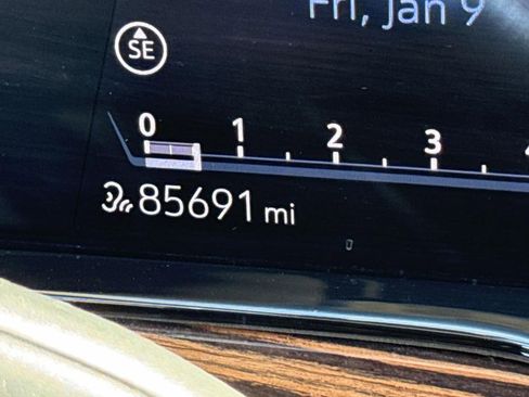 Used 2022 Cadillac Escalade ESV Luxury image 36