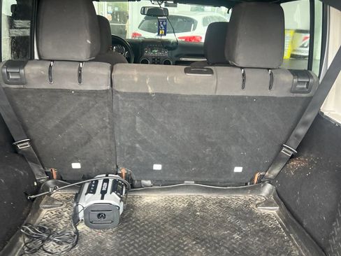 Used 2018 Jeep Wrangler Unlimited Sport S AWD/4WD image 13