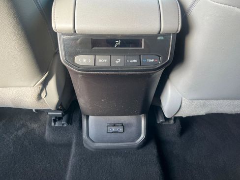 Used 2022 Toyota Highlander XLE image 16