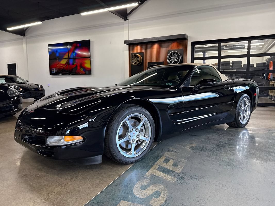 Used 2002 Chevrolet Corvette Convertible w/ Preferred Equipment Group2 RWD image 5