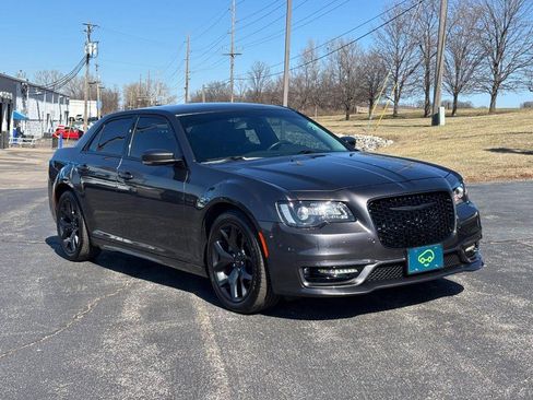 Used 2022 Chrysler 300 Touring L image 7
