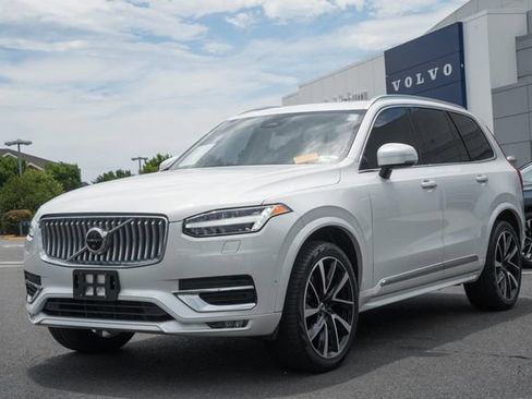 Certified 2023 Volvo XC90 B6 Plus AWD/4WD image 3