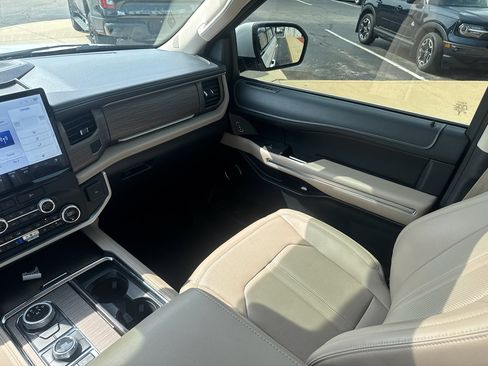 Used 2024 Ford Expedition Max Limited AWD/4WD image 29