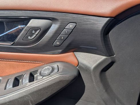 Used 2018 Chevrolet Traverse High Country AWD/4WD image 18