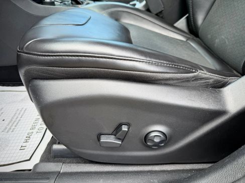 Used 2019 Jeep Cherokee Latitude Plus AWD/4WD image 26
