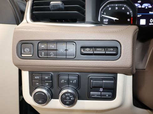 Used 2021 GMC Yukon Denali w/ Denali Ultimate Package image 11