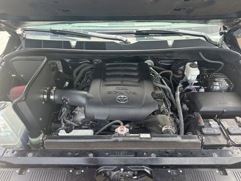 Used 2020 Toyota Tundra SR5 w/ TRD Off-Road Package AWD/4WD image 30
