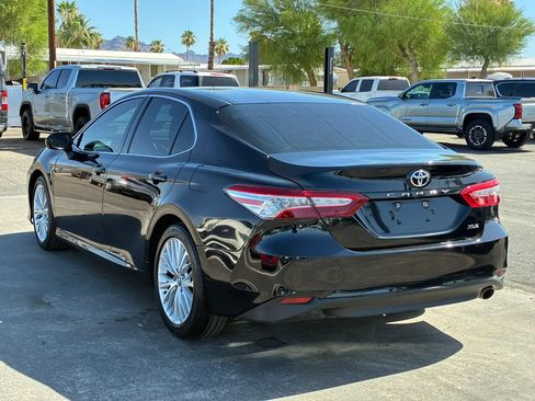 Used 2018 Toyota Camry XLE FWD image 4