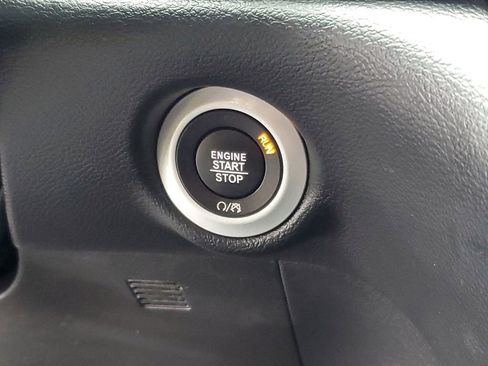 Used 2025 Chrysler Pacifica Select FWD image 18