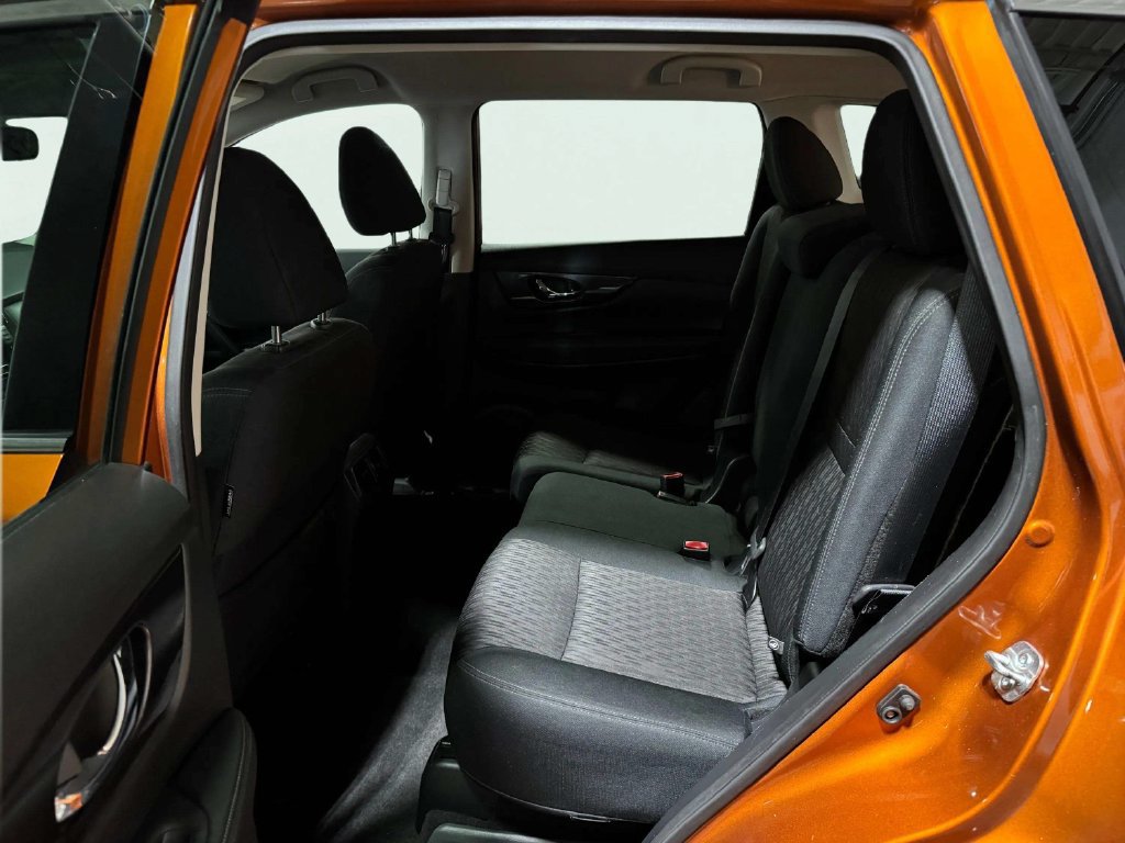 Used 2018 Nissan Rogue SV AWD/4WD image 23