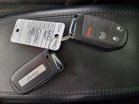 Used 2023 Jeep Compass Limited w/ Sun and Sound Group AWD/4WD image 28