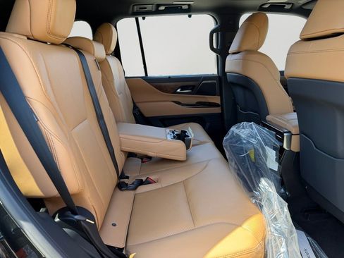 New 2026 Lexus LX 700h Luxury image 8