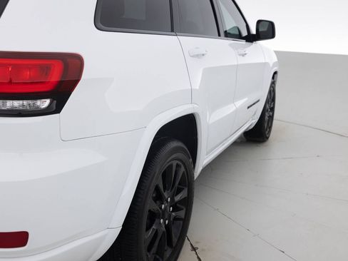 Used 2018 Jeep Grand Cherokee Altitude image 14