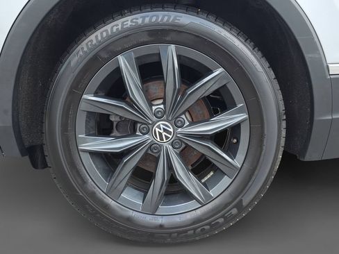 Used 2024 Volkswagen Tiguan SE FWD image 8