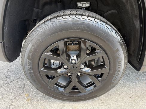 Used 2023 Jeep Grand Cherokee Limited RWD image 18