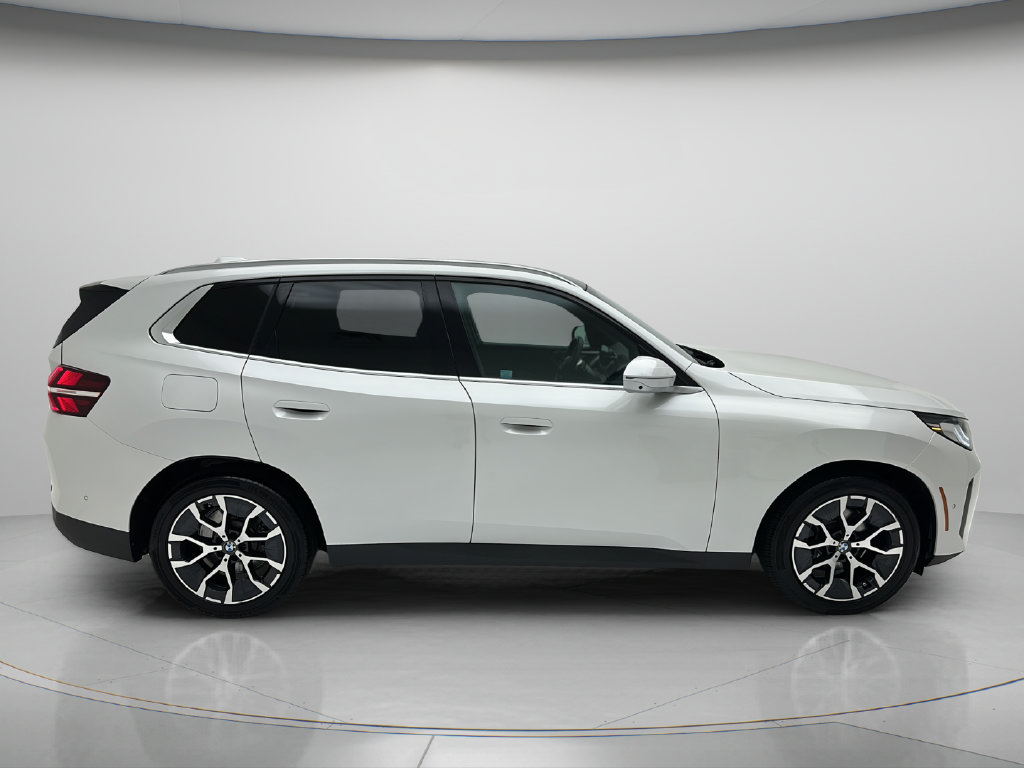 Used 2025 BMW X3 xDrive30i AWD/4WD image 6