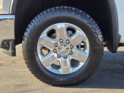 Used 2020 Chevrolet Silverado 2500 LTZ AWD/4WD image 9