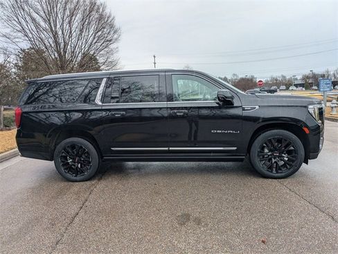 Used 2021 GMC Yukon XL Denali w/ Denali Premium Package image 7