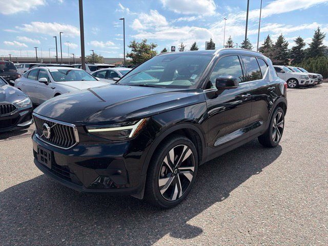 Used 2023 Volvo XC40 B5 Ultimate w/ Protection Package Premier AWD/4WD image 2