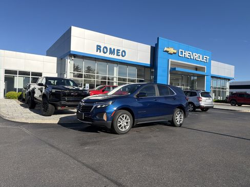 Certified 2023 Chevrolet Equinox LT AWD/4WD image 1