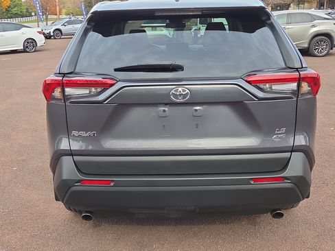 Used 2022 Toyota RAV4 LE image 4