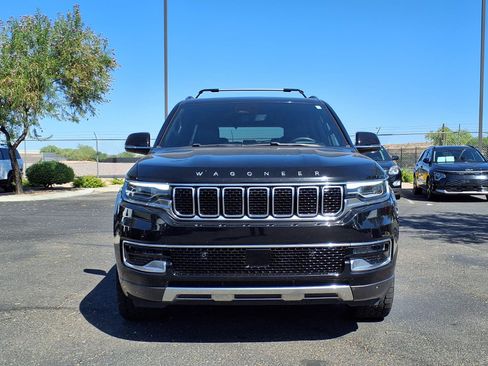 Used 2022 Jeep Wagoneer Series III w/ Premium Group I AWD/4WD image 2