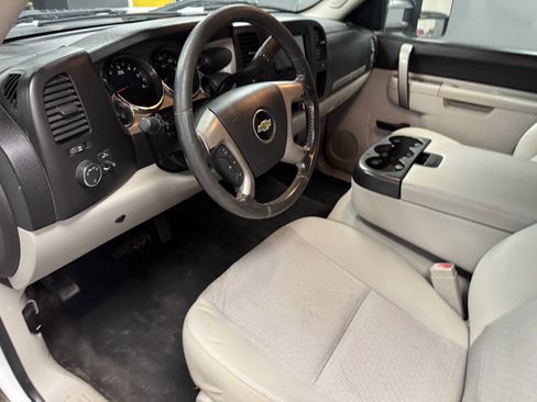 Used 2011 Chevrolet Silverado 1500 LT image 11