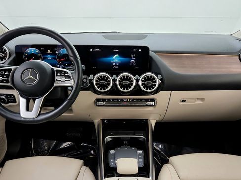Used 2023 Mercedes-Benz GLA 250 4MATIC w/ Premium Package image 22