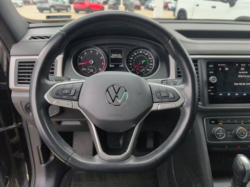 Used 2020 Volkswagen Atlas Cross Sport SE w/ Panoramic Sunroof Package image 17