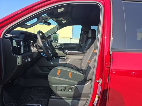 Used 2025 GMC Sierra 2500 AT4 w/ Technology Package AWD/4WD image 13