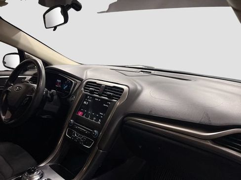 Used 2017 Ford Fusion SE w/ Fusion SE Technology Package FWD image 23