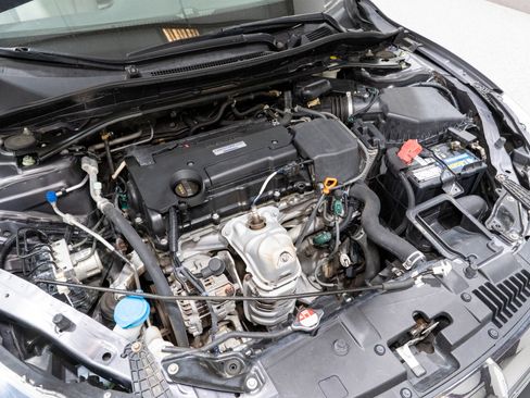Used 2017 Honda Accord EX image 31