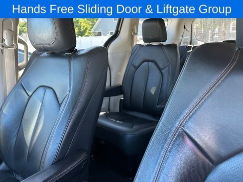 Used 2018 Chrysler Pacifica Touring-L Plus w/ Tire & Wheel Group FWD image 6