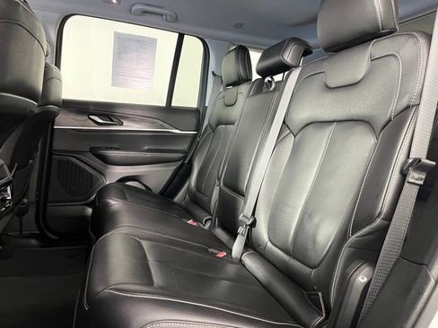 Used 2023 Jeep Grand Cherokee Limited image 39