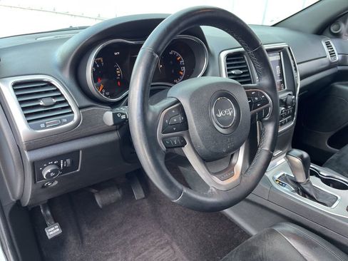 Used 2018 Jeep Grand Cherokee Altitude image 2