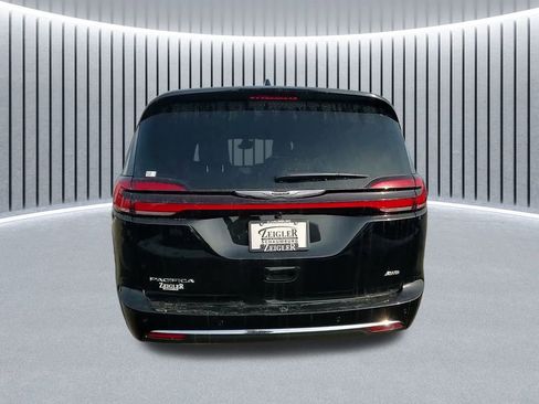 New 2026 Chrysler Pacifica Select image 11