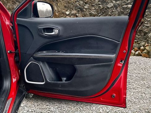 Used 2018 Jeep Compass Latitude w/ Popular Equipment Group image 22