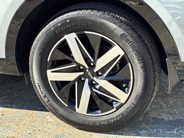 Used 2023 Kia Sorento EX w/ Panoramic Sunroof Package FWD image 11