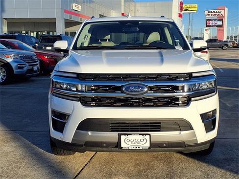 Used 2024 Ford Expedition Max Limited image 3