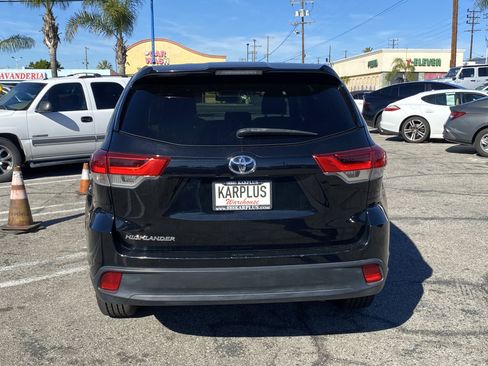 Used 2018 Toyota Highlander LE w/ Carpet Mat Package (TMS) image 9
