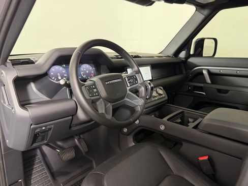 Used 2024 Land Rover Defender 110 X-Dynamic SE AWD/4WD image 4