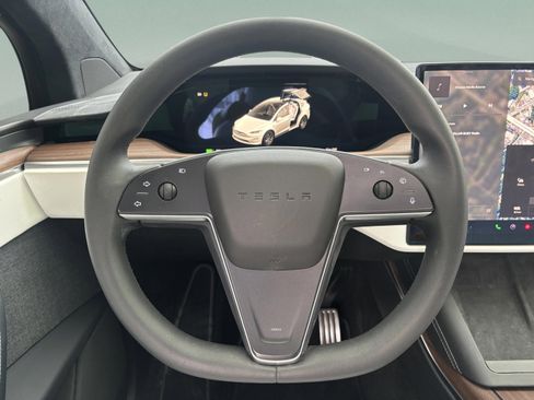 Used 2024 Tesla Model X image 9